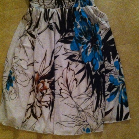 SOLD!! Summer dress - Picture 3 of 3