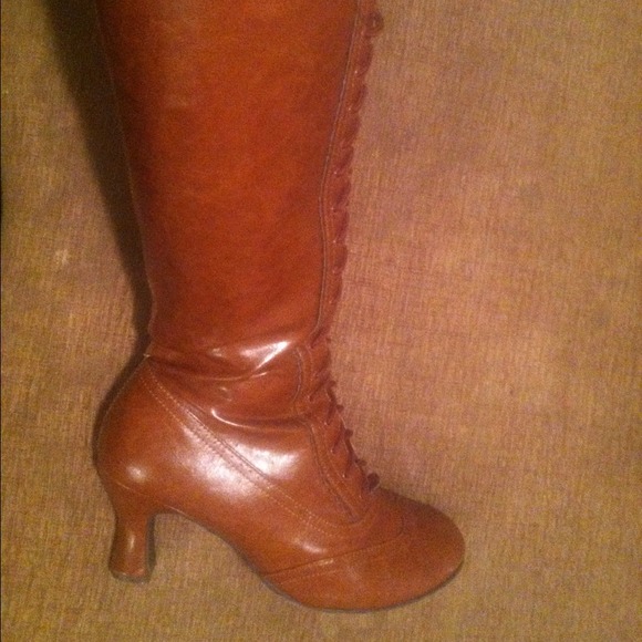 Vintage style below the knee heeled boot! - Picture 1 of 4