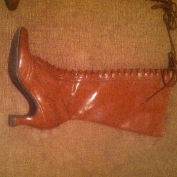Vintage style below the knee heeled boot! - Picture 4 of 4