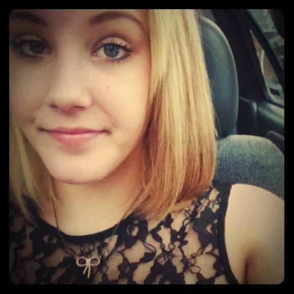 Meet your seller 🎀💕💋🌟