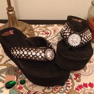Rhinestone Justin flip flops!