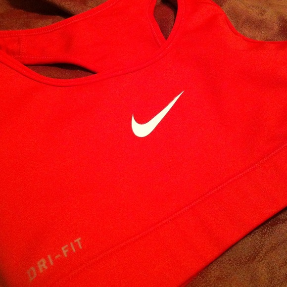 NWOT Nike Dri-fit sports bra