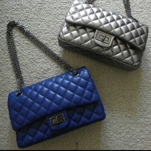 Fashionable Silver Diamond Quilted Handbag/Clutch