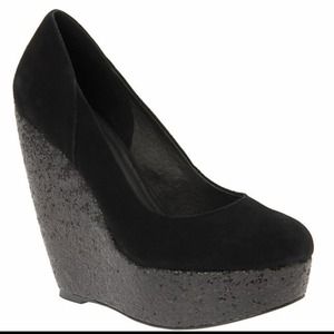 Fashionable and Comfortable Aldo Black Wedges
