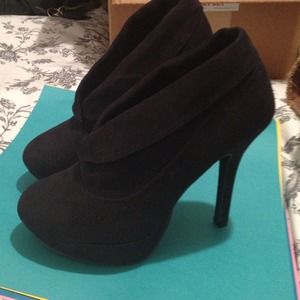 Black Wassimo heels. 👠❤