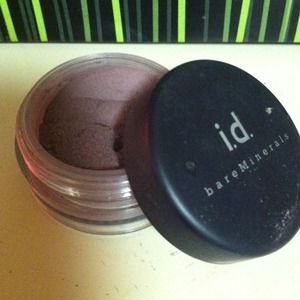 Sold in bundle ---Bare Minerals eye shadow