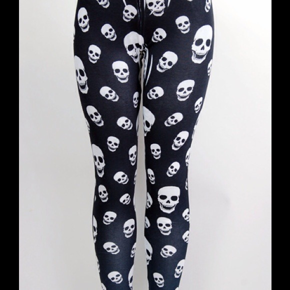 New with tags plus size skull leggings