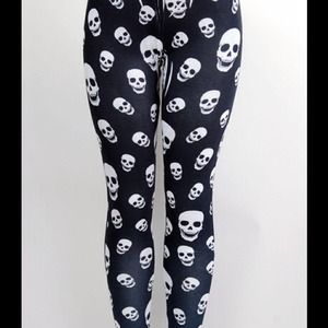 New with tags plus size skull leggings