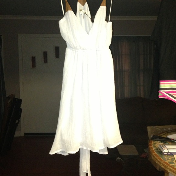 White sun dress ☀ - Picture 1 of 4