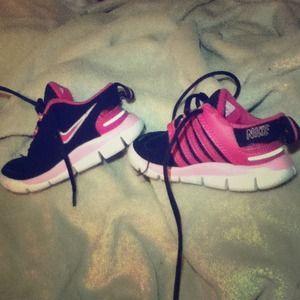 Pink & Black Nike sneakers for Girls!