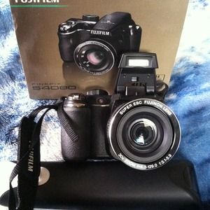 FujiFilm FinePix S4080 30x zoom 14 megapixels