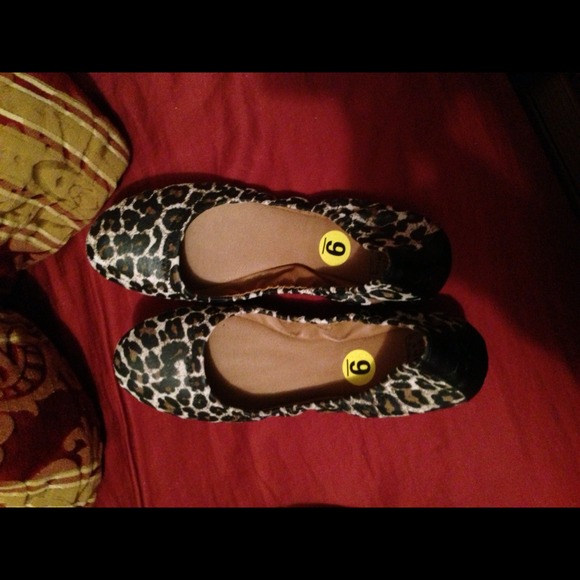 Lucky brand flats leopard
