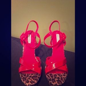 ***Reduced. Leopard and patent leather heels