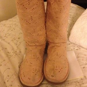 Pretty in pink lace Uggs!
