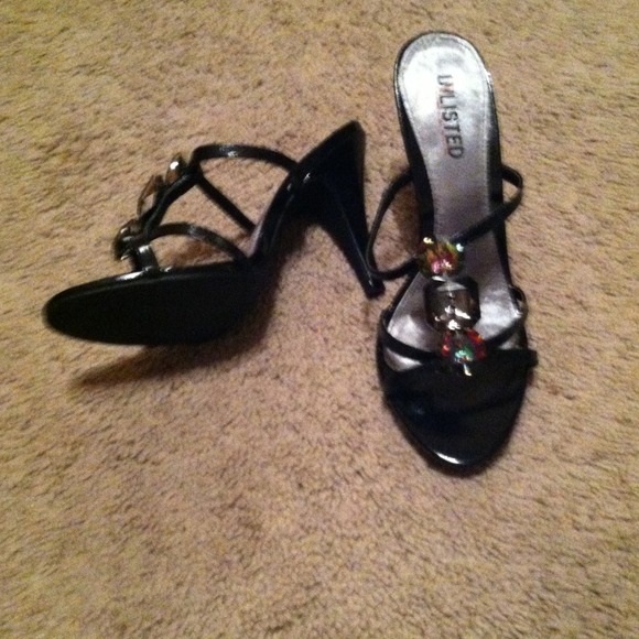 🌸SOLD🌸 Strappy, jeweled black heels!