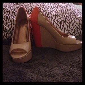 BCBG wedges
