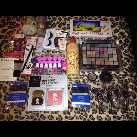 🚫Sold🚫Hair and makeup bundle