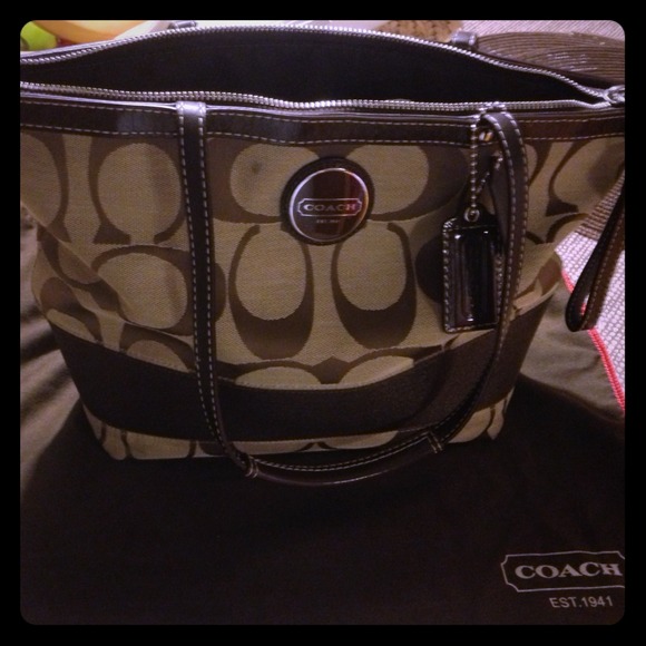❌SOLD❌Authentic Brown Signature Coach handbag!