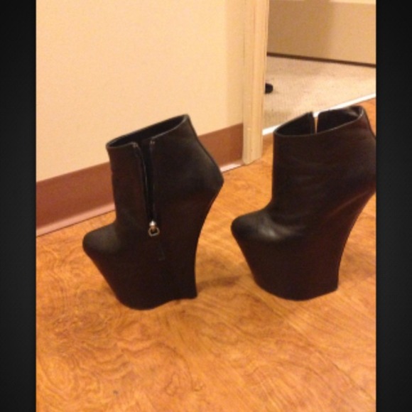 Giuseppe Zanotti - Picture 3 of 4
