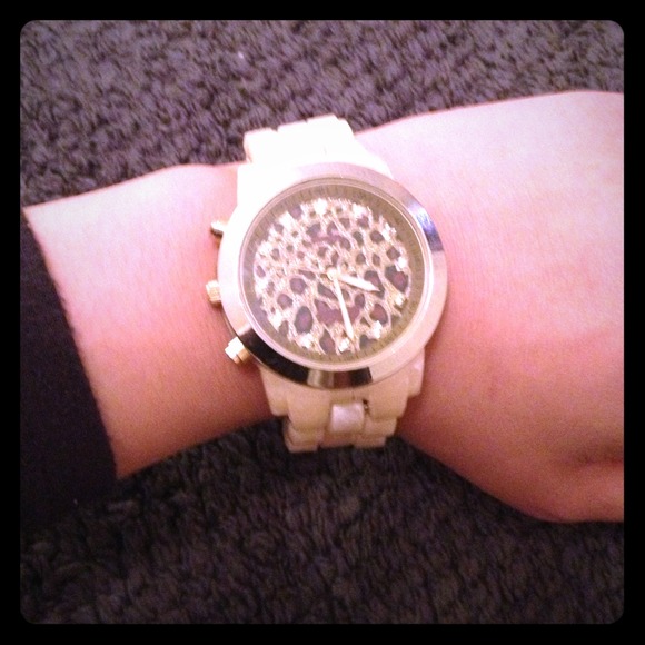 Beige and cheetah print watch - Picture 1 of 2
