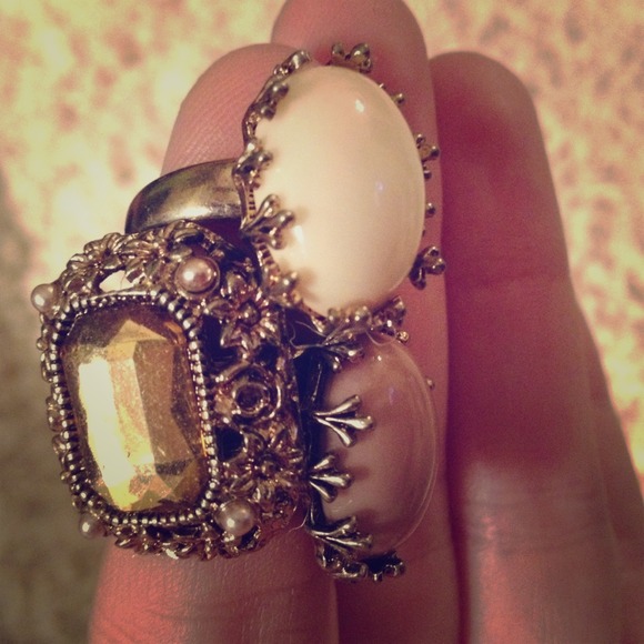 Set of 3 vintage inspired rings.