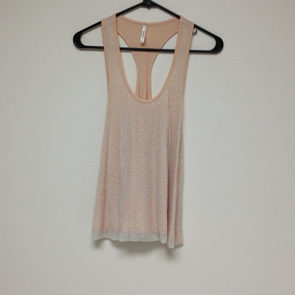 Tank top with polka dots.