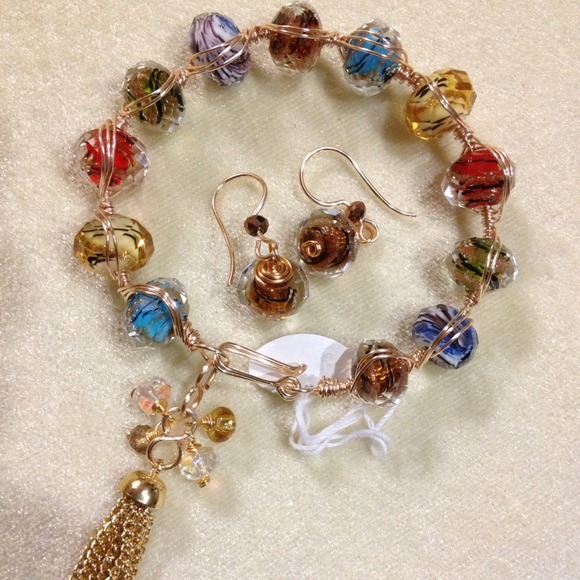 Juego de pulsera y zarcillos...