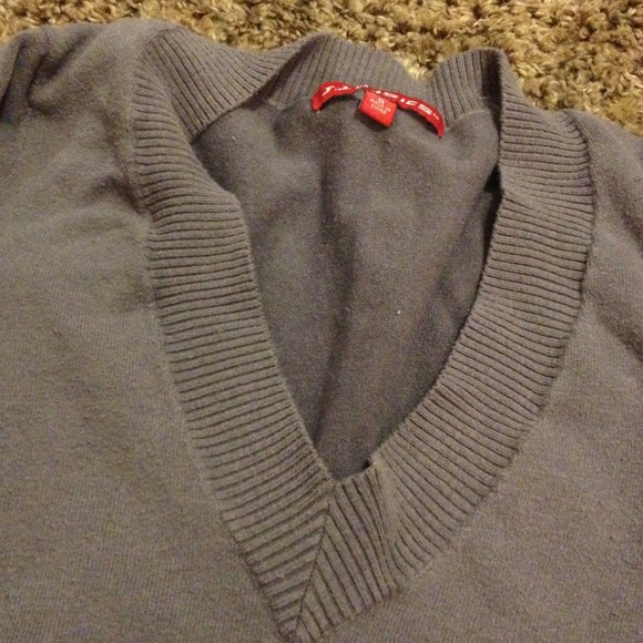 Gray sweater - Picture 2 of 2