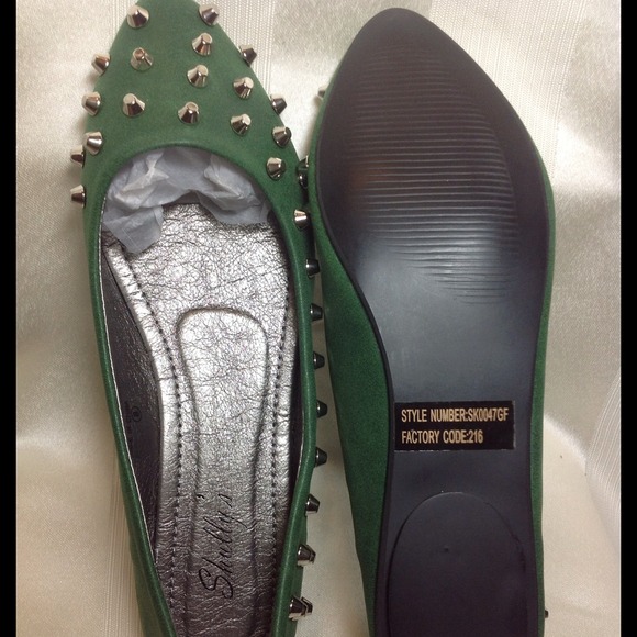 🎉SOLD🎉 in Bundle *Shully's* Flats - Picture 2 of 4