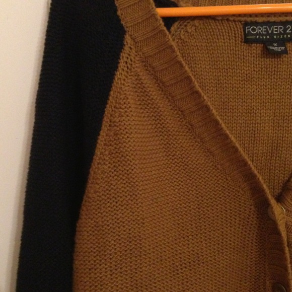 Forever 21 sweater！ - Picture 3 of 3