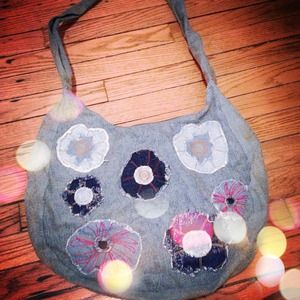 SALE!! 🎉🎉Large handbag with flowers!