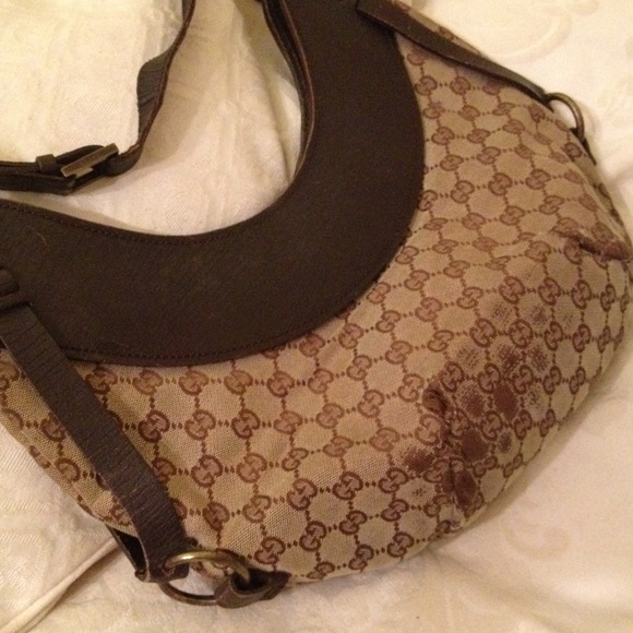Pictures of the Gucci shoulder bag