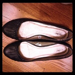 BRAND NEW BLACK FLATS SIZE 8.5