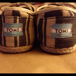 TOMS worn once.  Size 8W