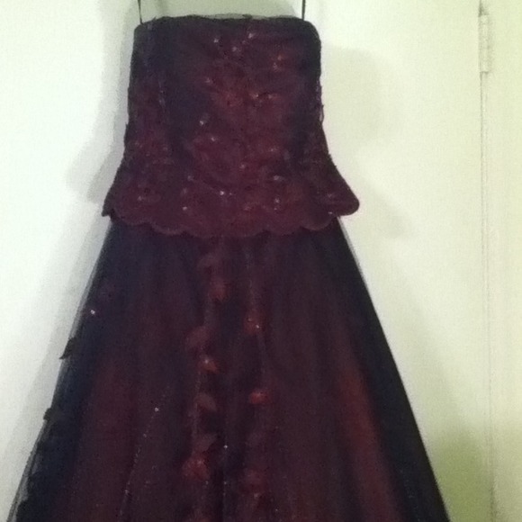 💥Reduced!💥 Burgundy (maroon) prom dress.
