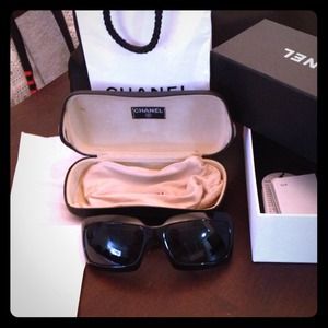 🚫*RESERVED* Authentic Chanel mother of pearl