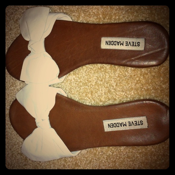 Steve Madden Bow Flats :: White :: Size 7