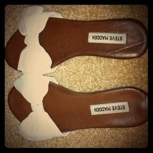Steve Madden Bow Flats :: White :: Size 7