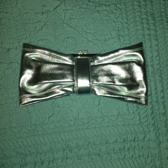 Bow shaped Silver clutch