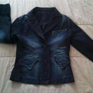 Cute MattDavis 100% cotton Jeans Jacket.