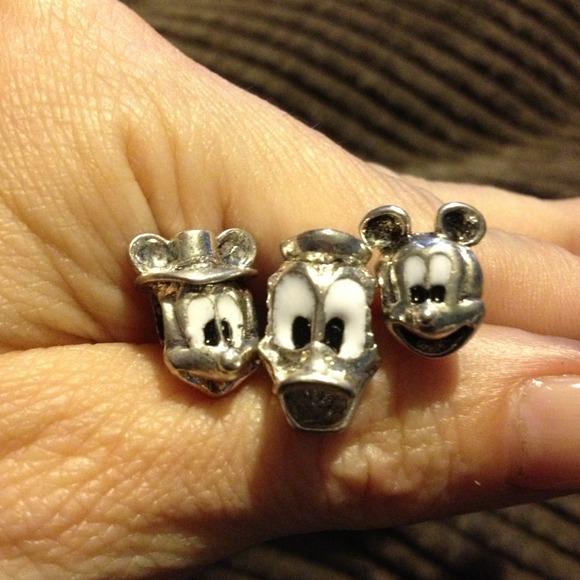 💖3 Disney pandora style charms