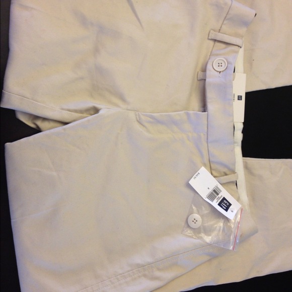NEW with tags GAP cropped pants. Size 2