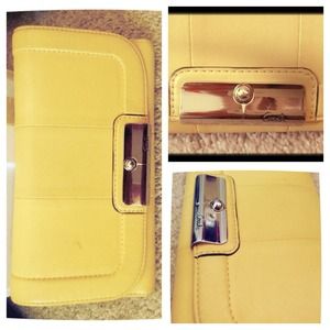 ***final sale-Coach hand wallet -yellow leather