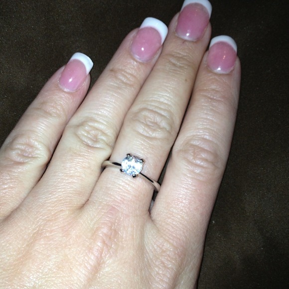 💎 SPARKLE size 7 sterling silver & CZ ring!