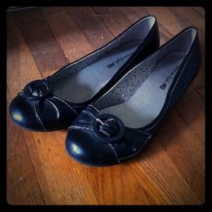 Size 10 black flats euc!