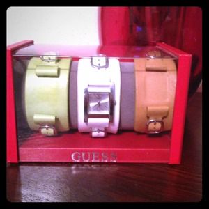 Guess watch with interchangeable bands!