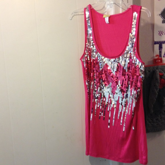 🚫SOLD SPARKLY PINK TANK TOP🚫SOLD