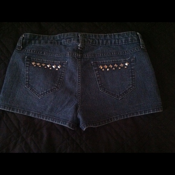 Shorts - Picture 2 of 3