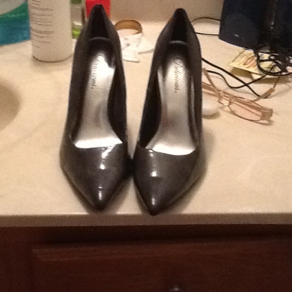 Cute! Grey heels (: - Picture 1 of 2