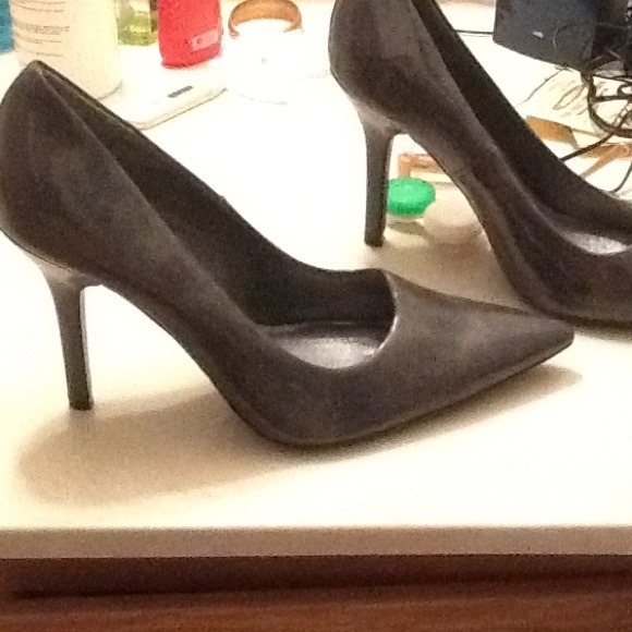 Cute! Grey heels (: - Picture 2 of 2